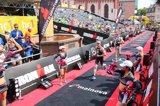Målpassering for Svend Glomnes i Frankfurt Triatlon. Foto: privat