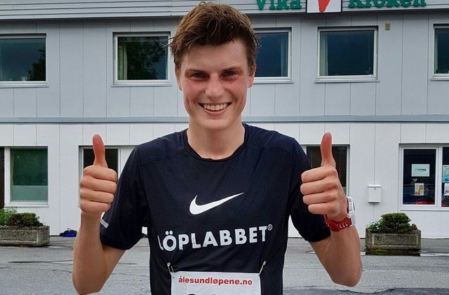 Emil Ahlbeck fra Fossum IL og Løplabbet satte i dag løyperekord på 10 km i sommerkarusellen Emil Ahlbeck fra Fossum IL og Løplabbet satte i dag løyperekord på 10 km i sommerkarusellen