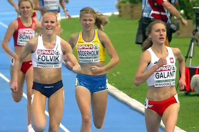 Ingrid Halvorsen Folvik slår svenske Linn Söderholm på oppløpssiden og blir nr.3 i sitt heat.