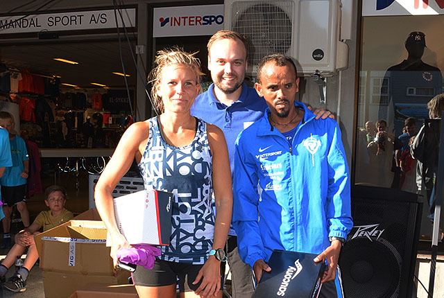 Vinnerne av Intersportjoggen 2017: Kjersti Nordstrøm og Abraham Syum. (Alle foto: arrangøren)