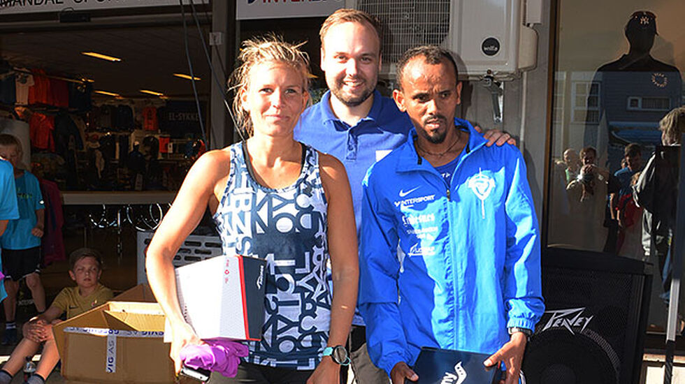 Vinnerne av Intersportjoggen 2017: Kjersti Nordstrøm og Abraham Syum. (Alle foto: arrangøren)