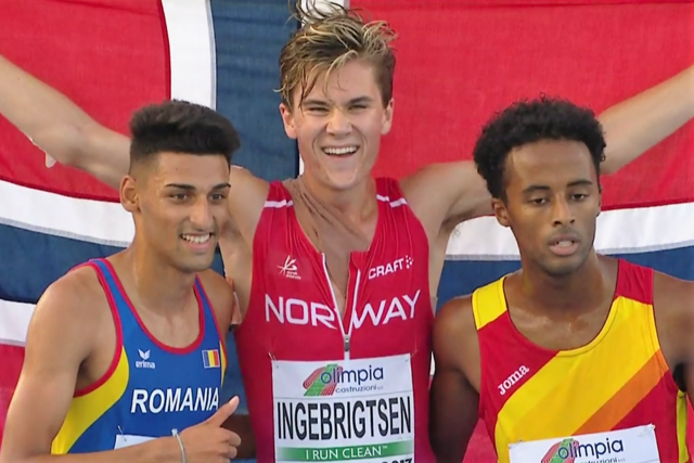 Jakob Ingebrigsten sammen med sølvmedaljør, spanske Triku Novales (til høyre), og bronsemedaljør, rumenske Dorin Andrei Rusu.