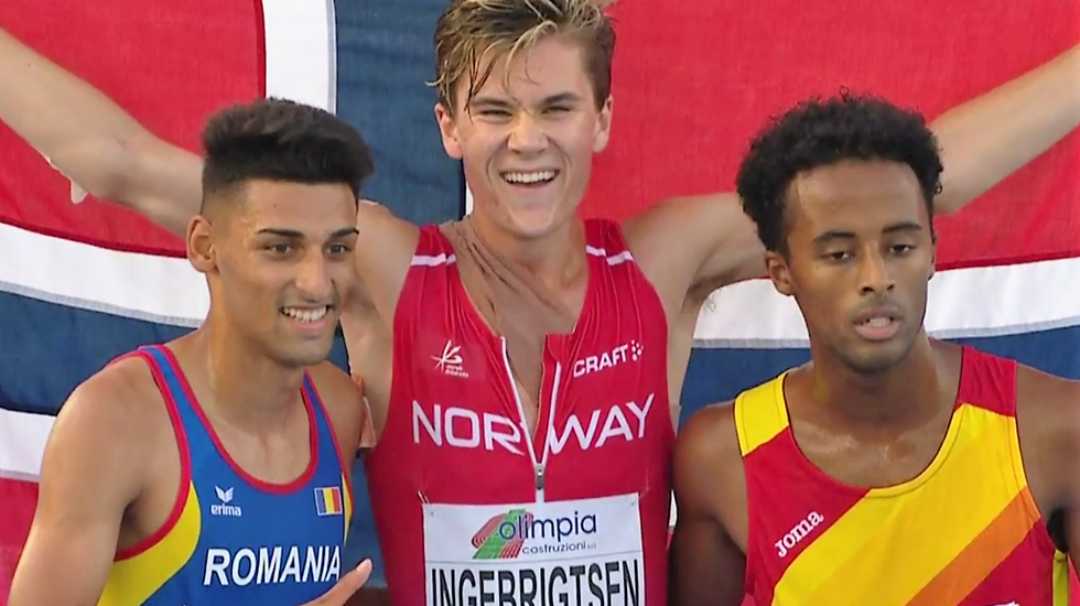 Jakob Ingebrigsten sammen med sølvmedaljør, spanske Triku Novales (til høyre), og bronsemedaljør, rumenske Dorin Andrei Rusu. 