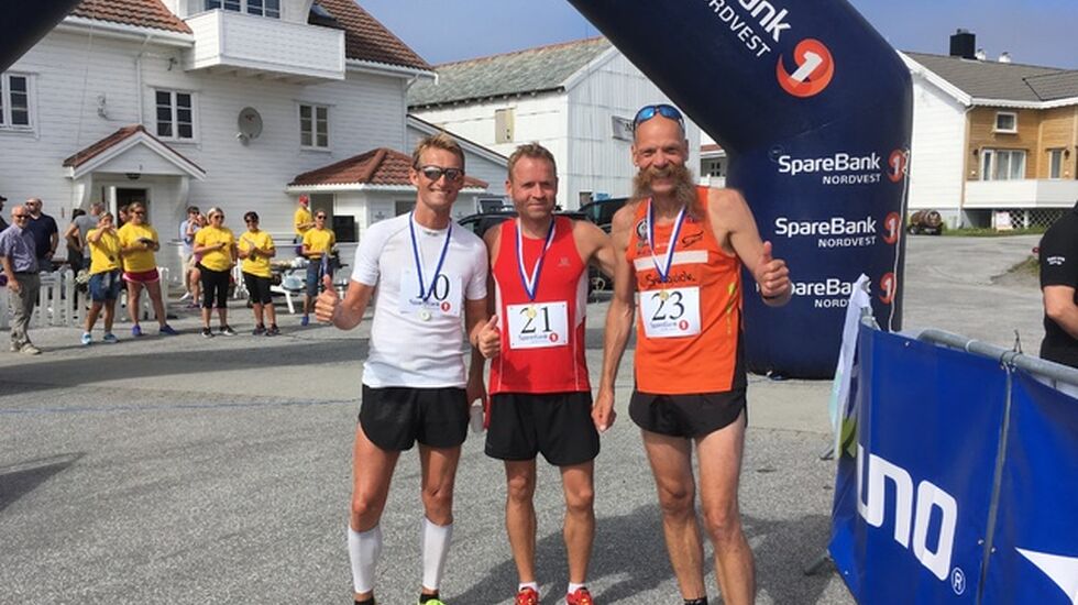 De tre beste herreløperne på halvmaraton. Fra venstre, Jan Kildahl (2), Åge Mikael Strand (vinner) og Gunnar Aarseth (3)