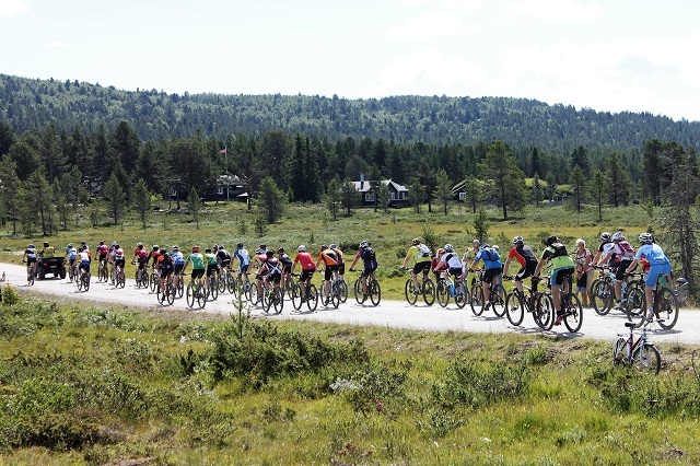Kvamsfjellet i en fantastisk ramme kallet for vel 400 syklister  lørdag. (Arrangørfoto)