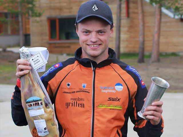 Øystein Ulekleiv tok sitt andre napp i vandrepokalen for beste tid for herrer. (Foto Åshild Sveen Gussgard)