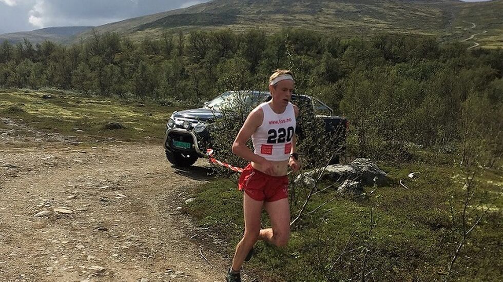 Jon Aukrust Osmoen alene i tet  oppunder Hummefjellet søndag. (Foto: Pål-Erik Langøigjelten)