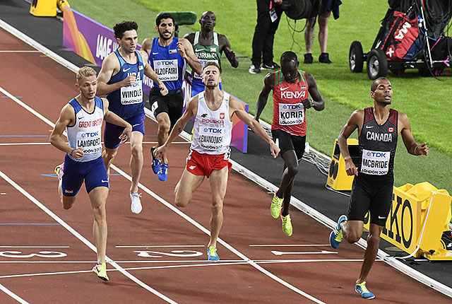 Emmanuel Bett var en av de største gullkandidatene på 800 meteren. Etter fjerdeplass i semifinalen må han nøye seg med å være tilskuer under finalen. (Foto: Bjørn Johannessen)