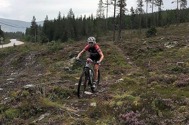Heidi Kjernåsen på sporet av en ny seier i Trysilskogene. (Foto: Anne Lersveen)