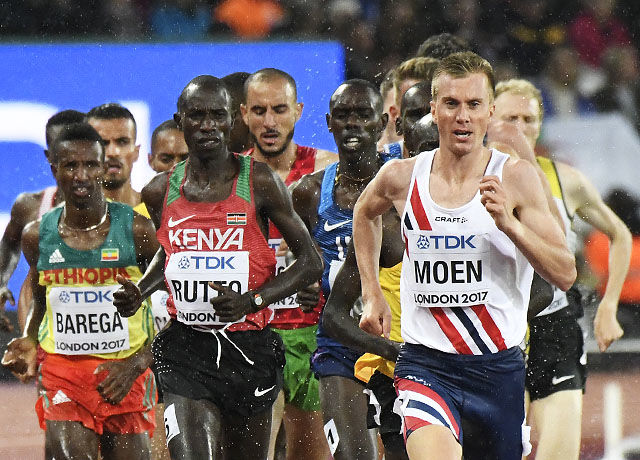 Sondre Nordstad Moen tok ansvar og dro flere runder av 5000 meteren. (Foto: Bjørn Johannessen) 