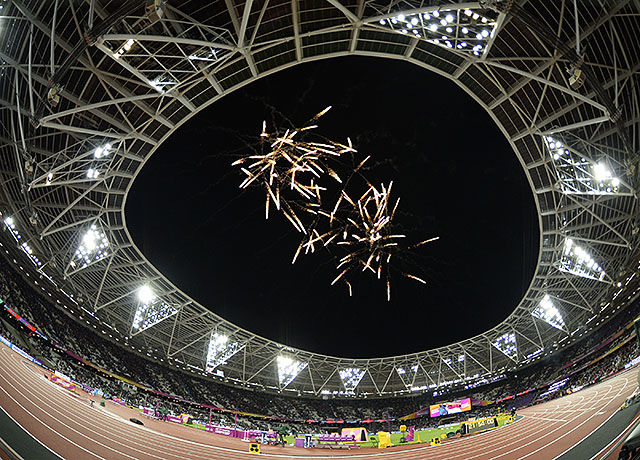 OL-arenaen evar så godt som utsolgt, og det var forventa nærmere 700 000 tilskuere de ti dagene VM i friidrett varte. (Foto: Bjørn Johannessen)
