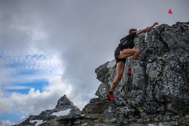 Heftige klyvetak opp til Hamperokken 1404moh. (Foto: Martina Valmassoi)