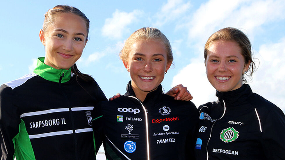 Premiepallen for 1500-meter i junior-NM:  Karoline Skauen, Camilla Ziesler, Kristine Lande Dommersnes