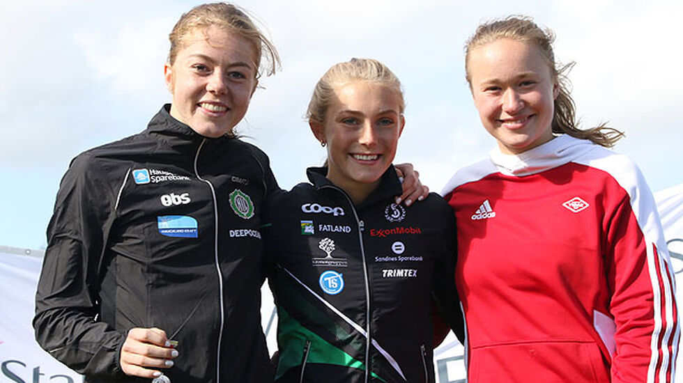 Premiepallen for 800 meter i junior-NM: Vilde Våge Henriksen, Camilla Ziesler og Sanne Njaastad.