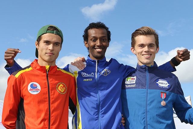 Premiepallen for 800 meter J22: Sondre Dingsør, Abduljaleel Hir, Anders Bjørndal.