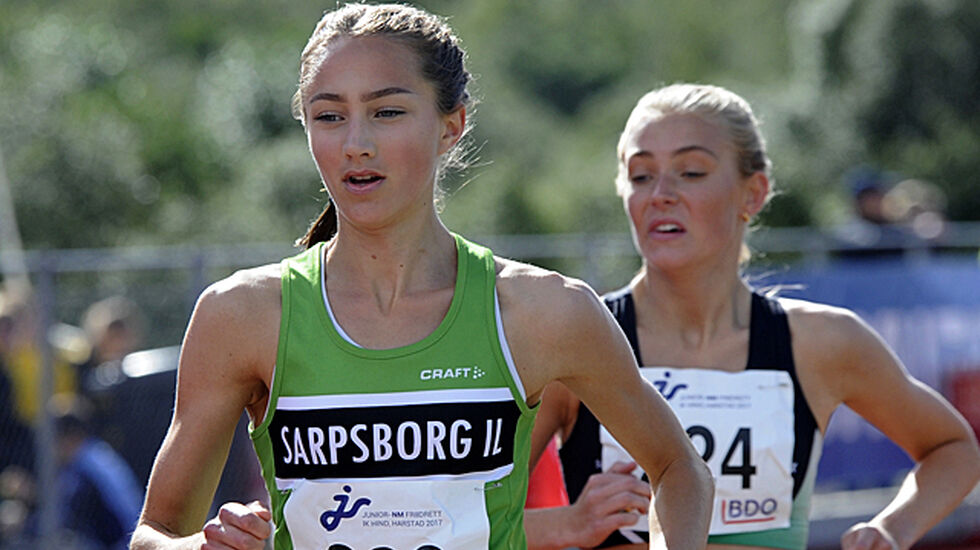 Karoline Skauen i tet på 3000 meter. Her er Camilla Ziesler fremdeles med, men hun brøt etter hvert.