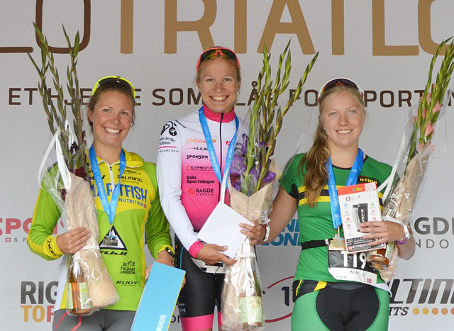 Heini Hartikainen (midten) vant den olympiske distansen foran Julie Flakne Andresen (til venstre) og Kaja Bergwitz-Larsen. (Foto: Inger Heiberg Woxholtt)