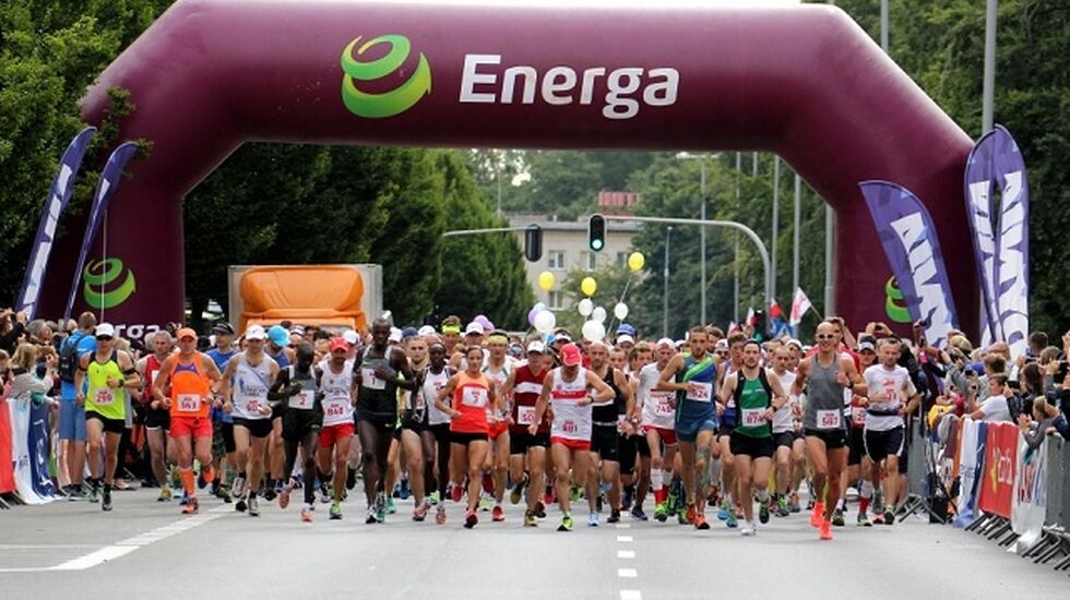 Fra starten av årets Gdansk Marathon som gikk under løpsforhold med skyet vær og temperaturer rundt 20 grader (Foto: www.maratonszyk.pl)