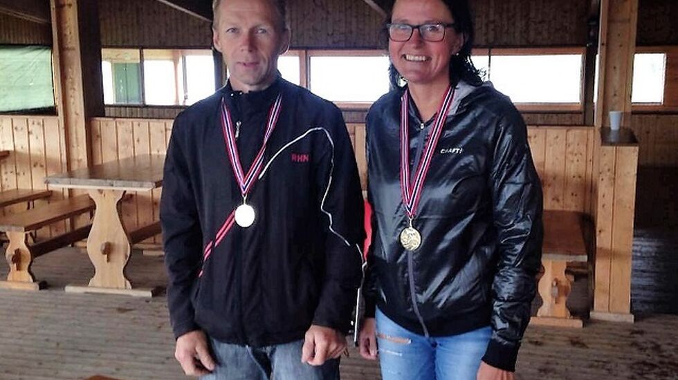 Totalvinnerne Geir Øvergård, Trysil SK og Sissel Østvold, Engerdal SK. (Foto: Erlend Olsen)