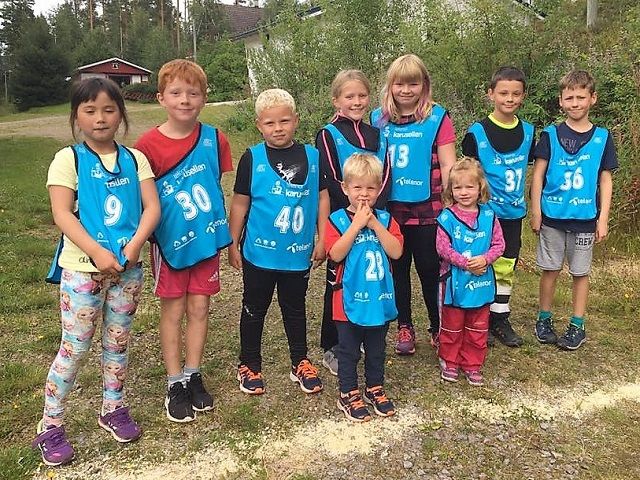 De fleste av de 12 barna som deltok i avslutningsløpet (Foto: Gunn Helen Kjensmo)