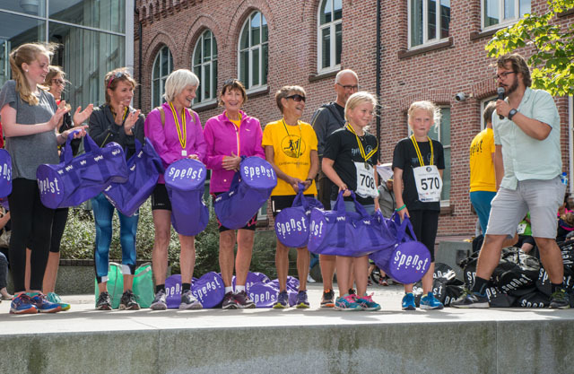 Helt til høyre: Elinor og Ruth som løp dobbelt så langt som planlagt.