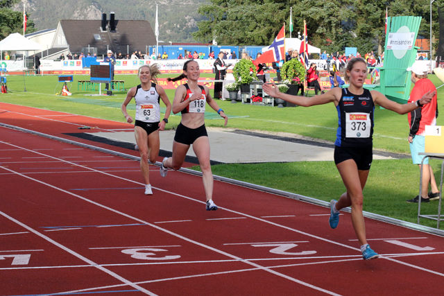 Maria Sagnes Wågan løper inn til NM-gull på 5000 m på bane i Sandnes med 16.21.