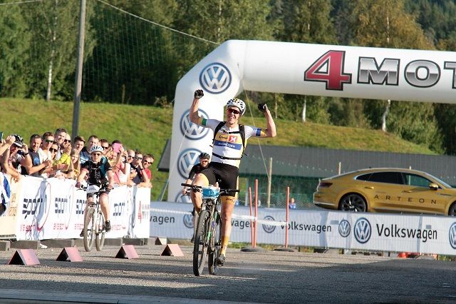 Erik Nordsæeter Resell kunne juble for seier før målstreken på Stampesletta. (Foto: Finn Olsen)