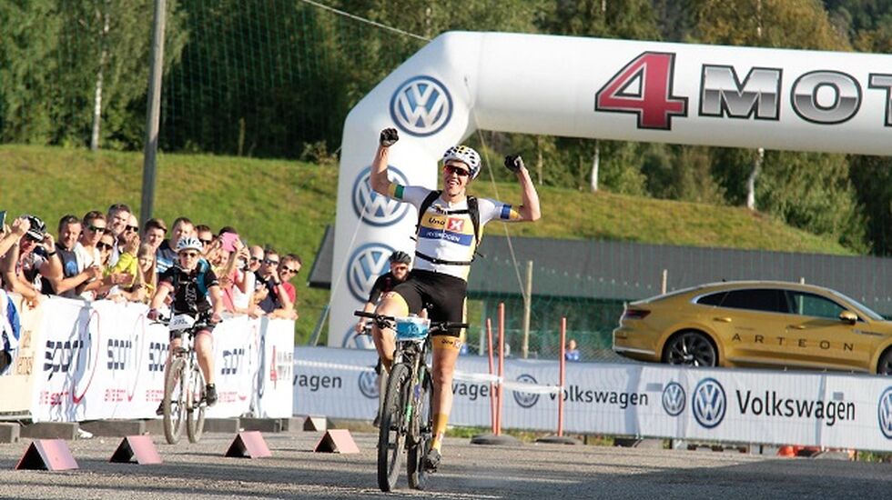 Erik Nordsæeter Resell kunne juble for seier før målstreken på Stampesletta. (Foto: Finn Olsen)