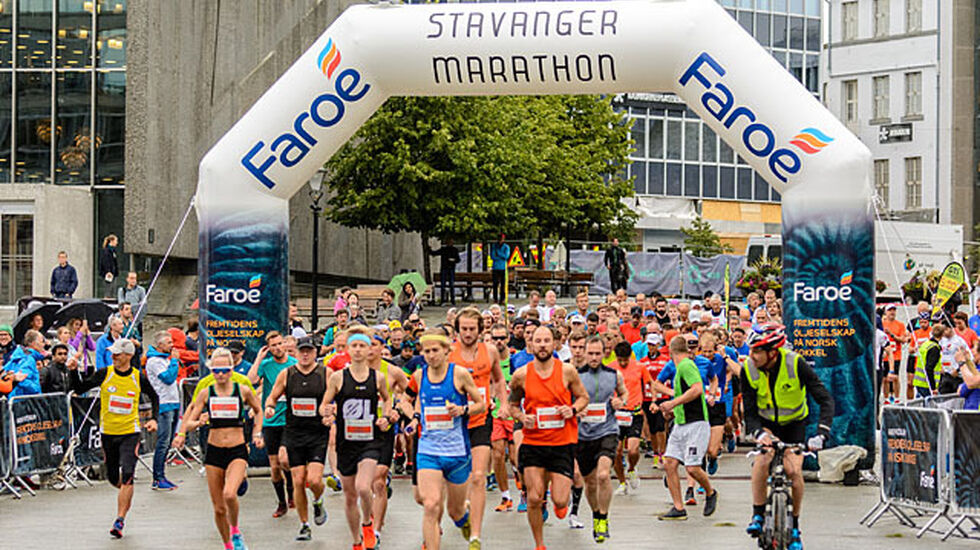 Starten på maraton  (Foto: Øyvind Andersen)