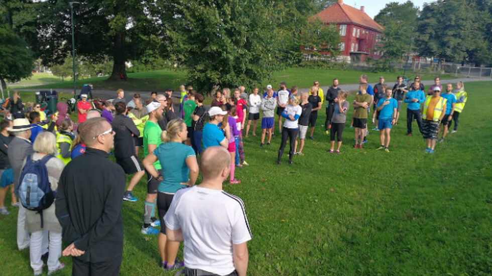 Mye folk også på det andre parkløpet i Tøyenparken. Foto: Heming Leira