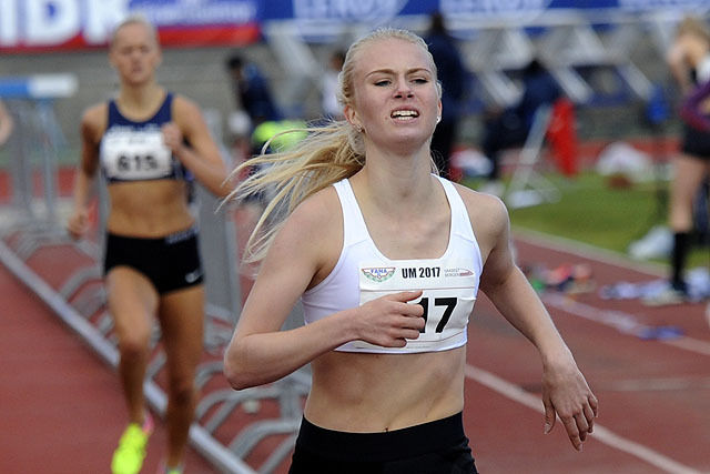 Anne Hjort Arntsen tar seieren på 800 meter i 16-årsklassen, og kan nå kalle seg ungdomsmester.