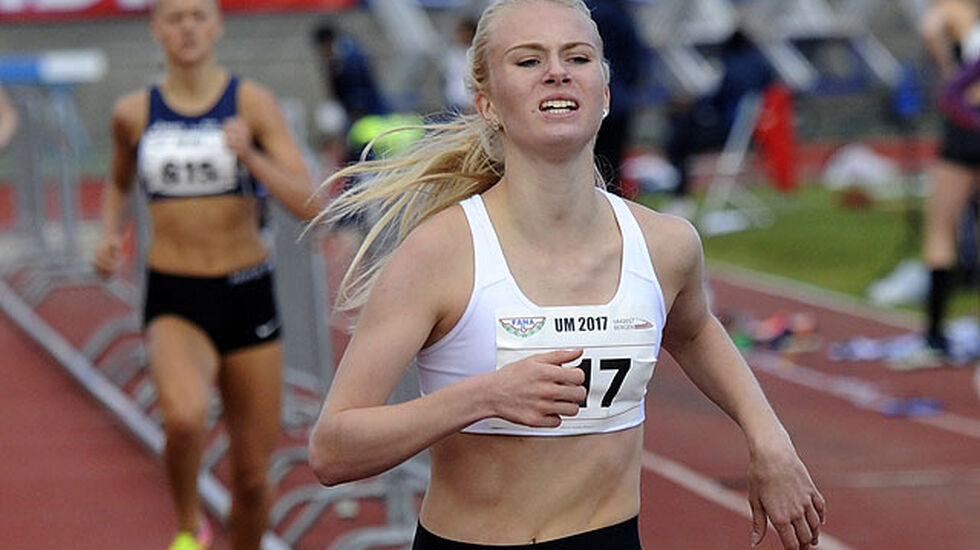 Anne Hjort Arntsen tar seieren på 800 meter i 16-årsklassen, og kan nå kalle seg ungdomsmester.