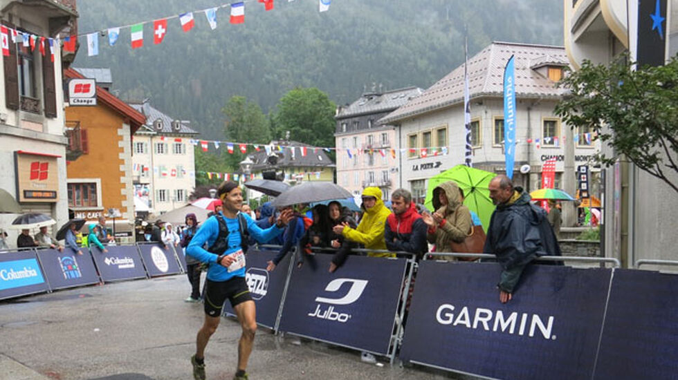 En godt fornøyd Didrik Hermansen kommer i mål som nr.13 i årets UTMB. Foto: Fredrik Ölmqvist