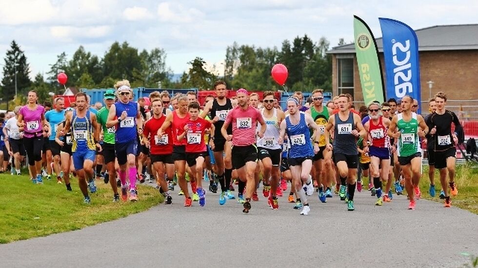 Fra starten på 10 km. (Foto: Bjørn Hytjanstorp)