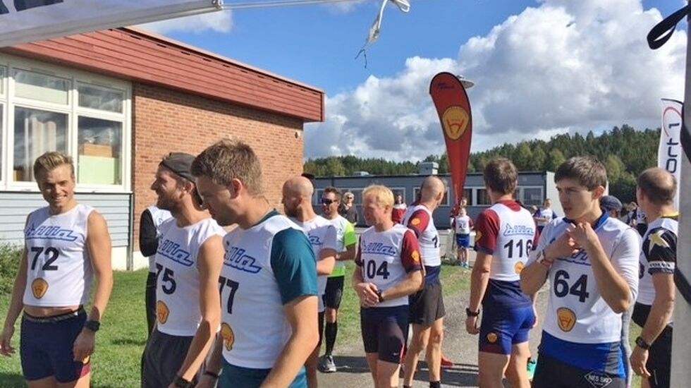 Klart til start for 11-kilometeren. Vi ser vinneren Mattis Sjøli med nr 72. (Foto: Arrangøren)