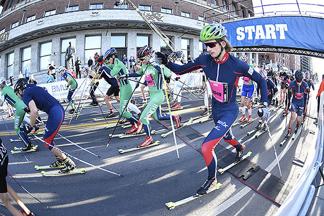 Rulleskirennet, som var nytt av året, innledet årets Oslo Maraton når det startet kl.09:00 . Foto: Bjørn Johannessen