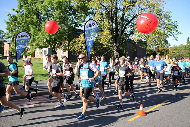 4-timersgruppa i Frognerparken under årets Oslo Maraton. Foto: Runar Gilberg