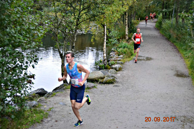 Jakob Ingebrigtsen under rekordutgaven av Mosvannsløpet. Foto: Einar Søndeland