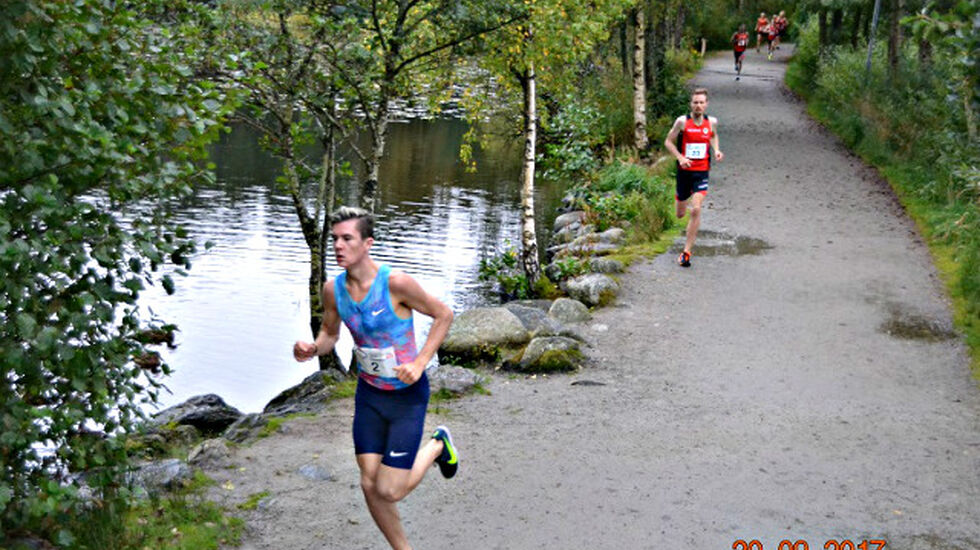 Jakob Ingebrigtsen under rekordutgaven av Mosvannsløpet. Foto: Einar Søndeland