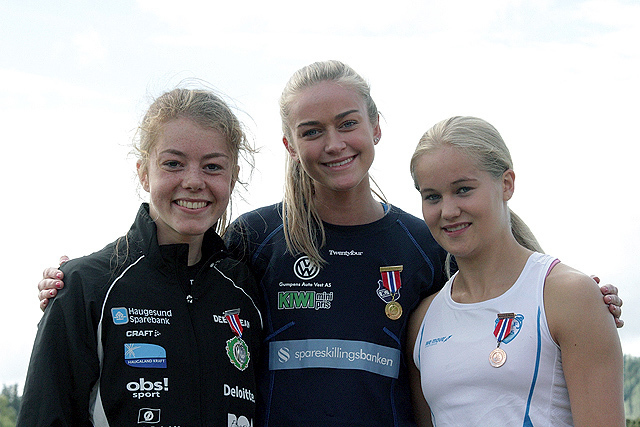 Vilde Våge Henriksen, Amalie Sæten og Malin Edland er 3 av de 28 mellom- og langdistanseløperne som er tatt ut på rekrutteringslandslaget. (Foto: Tom Roger Johansen)