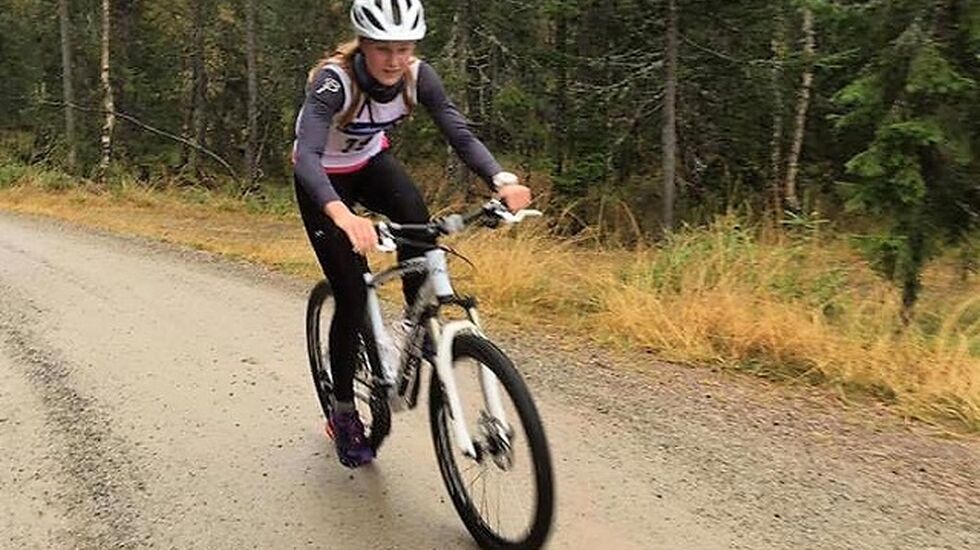 Franziska Skogsholm på avslutningen av sykkeletappen på Skramstadsætra. (Foto: Veslemøy Sundal)