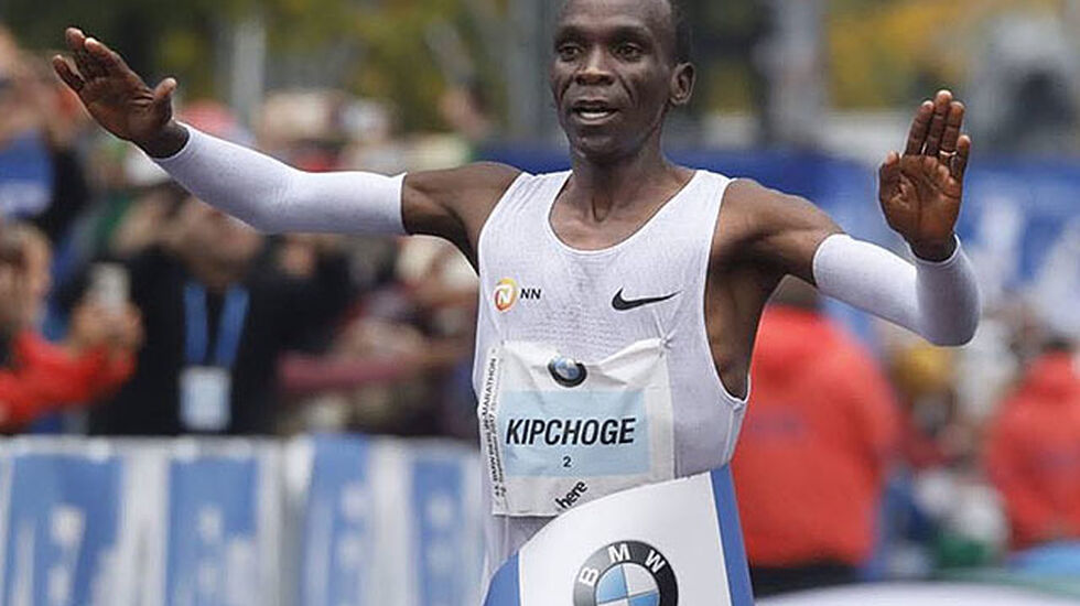 Olympisk mester: Eliud Kipchoge fortsetter sin seiersrekke og har vunnet 8 av de 9 maratonløpene han har deltatt i. I Berlin Marathon i 2013 ble han bare nr. 2 slått av Wilson Kipsang, som satte verdensrekord. (Foto:arrangøren)
