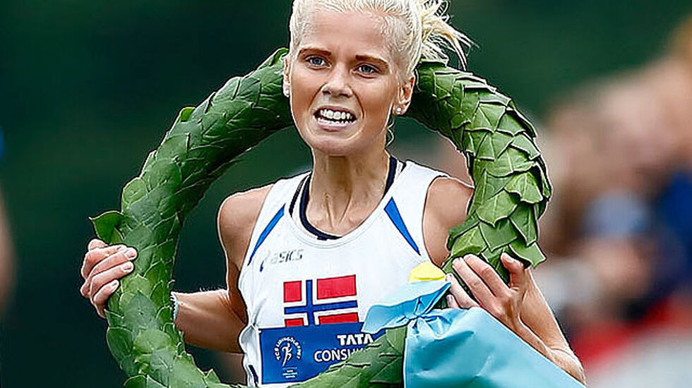Vant 15 km: 18 år gamle Julie Larsen fra Sarpsborg var best av 2763 damer i Lidingöloppet. (Foto: Peter Holgersson AB)