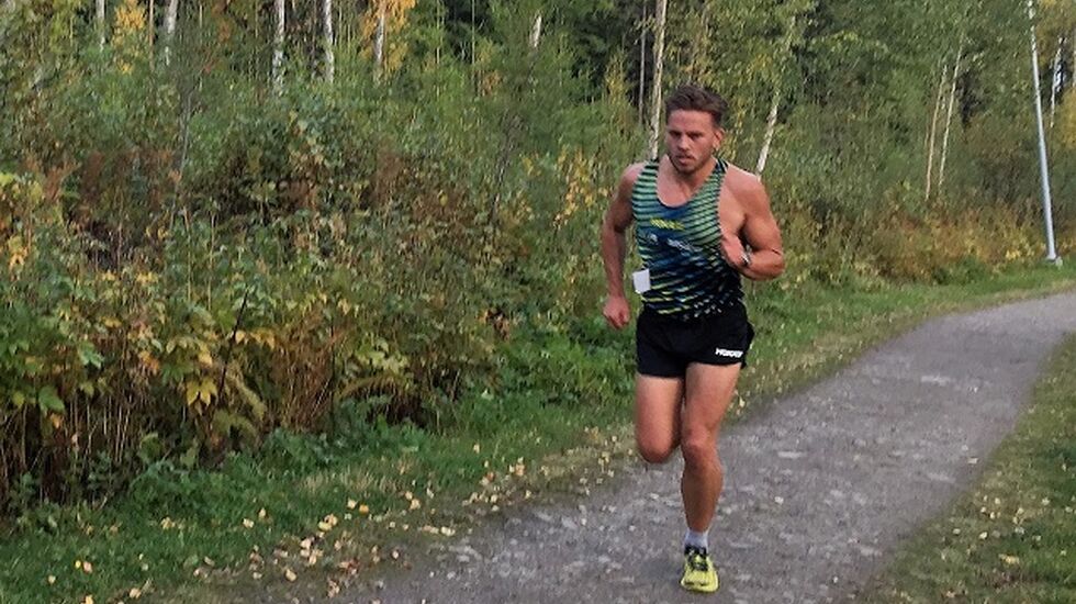 Ola Korbøl på farten i Klukhagan onsdag kveld. (Foto: Bente Sund Langøigjelten)