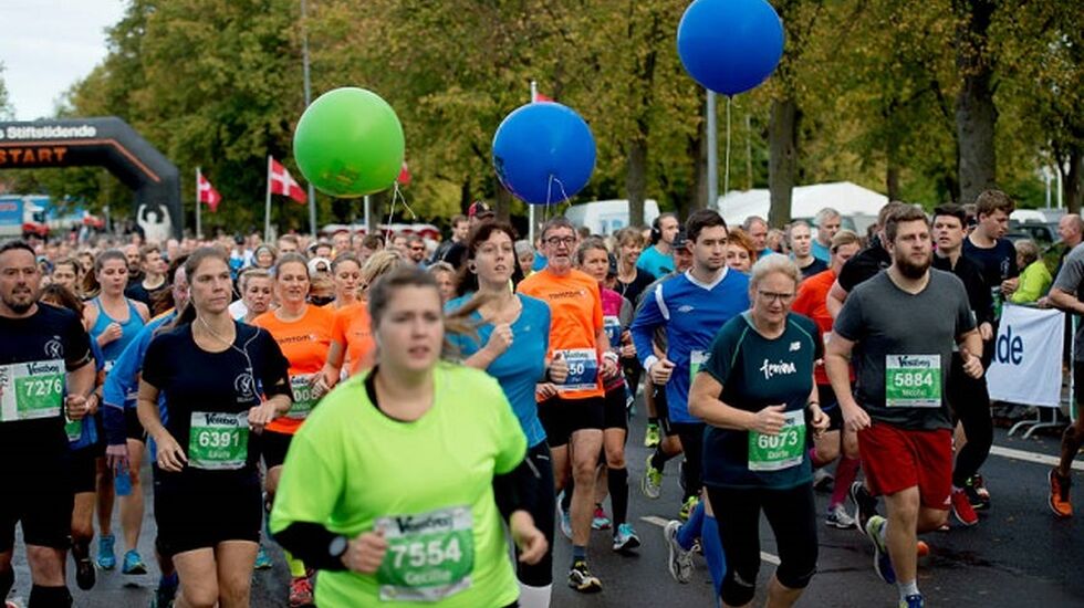 H.C. Andersen Marathon har start ved Odense Idrettspark og er kjent for sin flate og raske løype gjennom sentrale deler av Odense by  (Foto:fyens.dk-Yilmaz Polat).