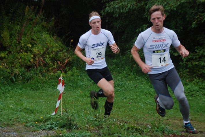 Glenn Røisgaard foran og Ole Tobias Utne Bjerke var klart raskest i Stomperudløpets 17 kilometer. (Foto: Arrangøren)