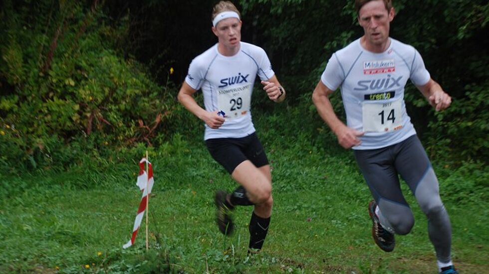 Glenn Røisgaard foran og Ole Tobias Utne Bjerke var klart raskest i Stomperudløpets 17 kilometer. (Foto: Arrangøren)