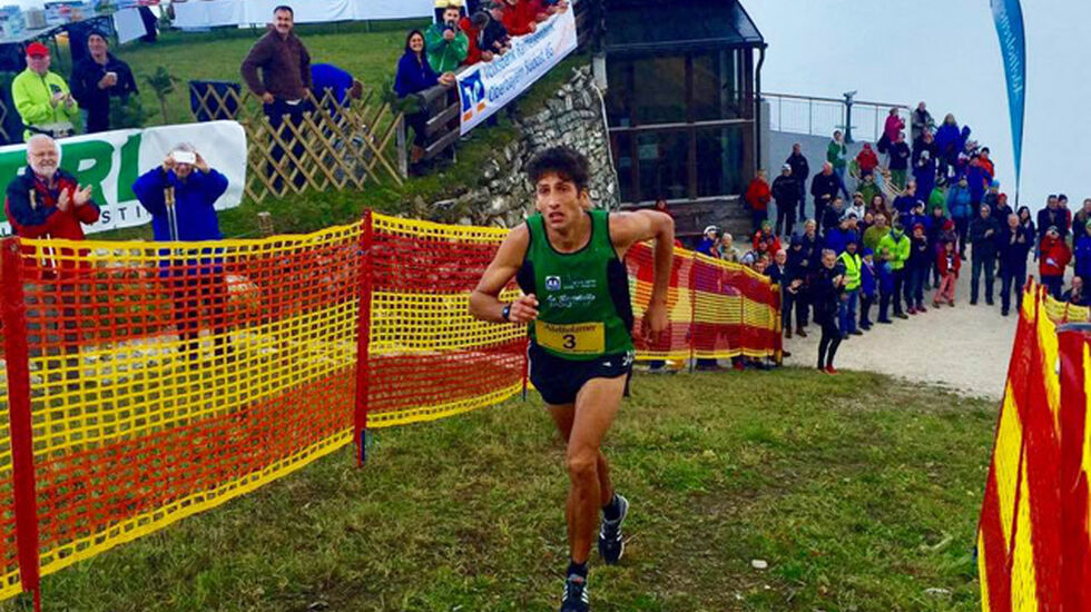 Antonio Toninelli, Italia i mål som vinnar på fjelltoppen Hochfelln 1674 moh. etter å ha sprunge opp den 8,9 km lange særs varierte motbakkeløypa med 1074 m stigning på tida 42:58  (Løyperekorden på 40:35 er frå 2002 og tilhøyrer Jonathan Wyatt, New Zealand som bl. a. er 7 x verdsmeistar i Mountain Running)  Foto: Anne Jenny Dvergsdal som har teke alle foto som ikkje er påført fotograf)
