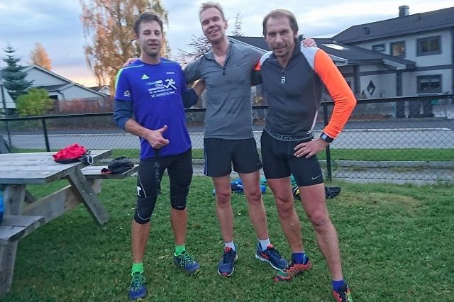 De tre raskeste i siste løp i Gå-Joggen 2017 (fra v.): Thomas Pedersen, Jo Reistad og Jan Erik Mathiassen. (Foto: Privat)