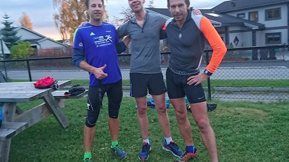 De tre raskeste i siste løp i Gå-Joggen 2017 (fra v.): Thomas Pedersen, Jo Reistad og Jan Erik Mathiassen. (Foto: Privat)